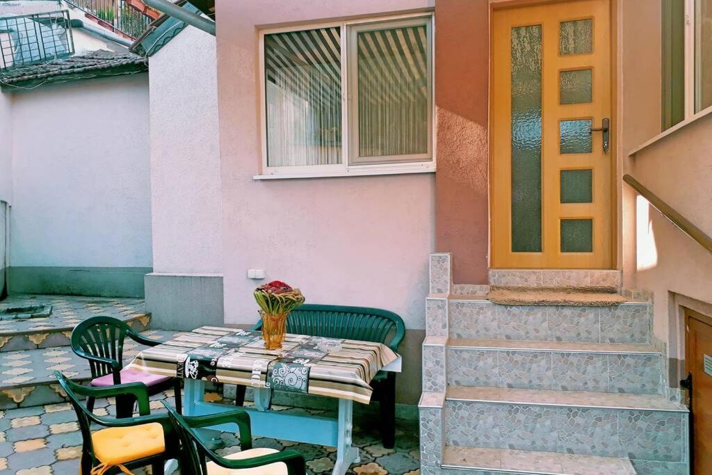 Appartement Нouse With Cute Little Yard à Plovdiv Extérieur photo